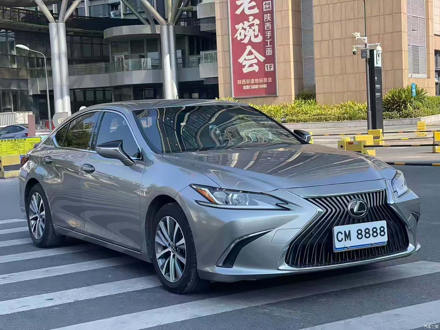Lexus ES, 2019 3