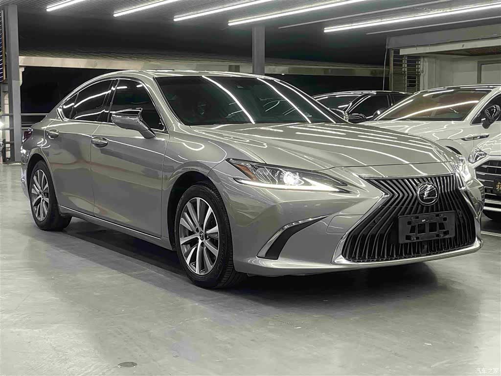 Lexus ES, 2019 3