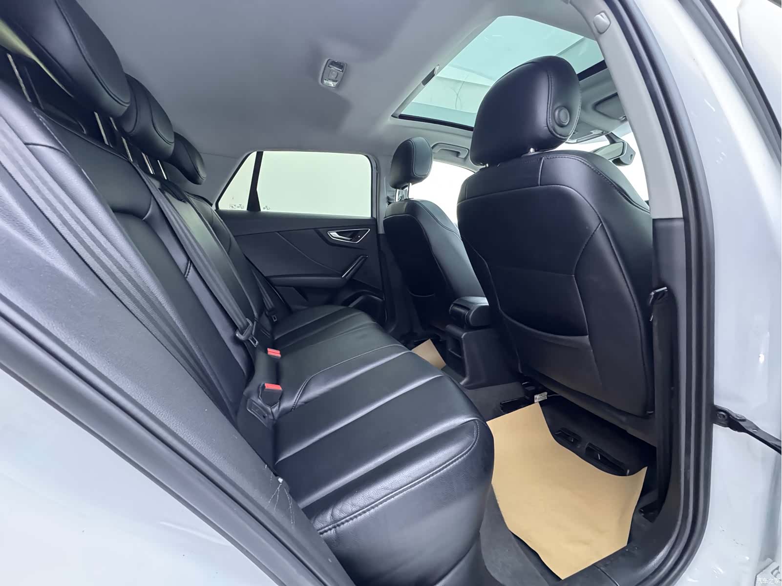 Audi Q2L, 2019 8