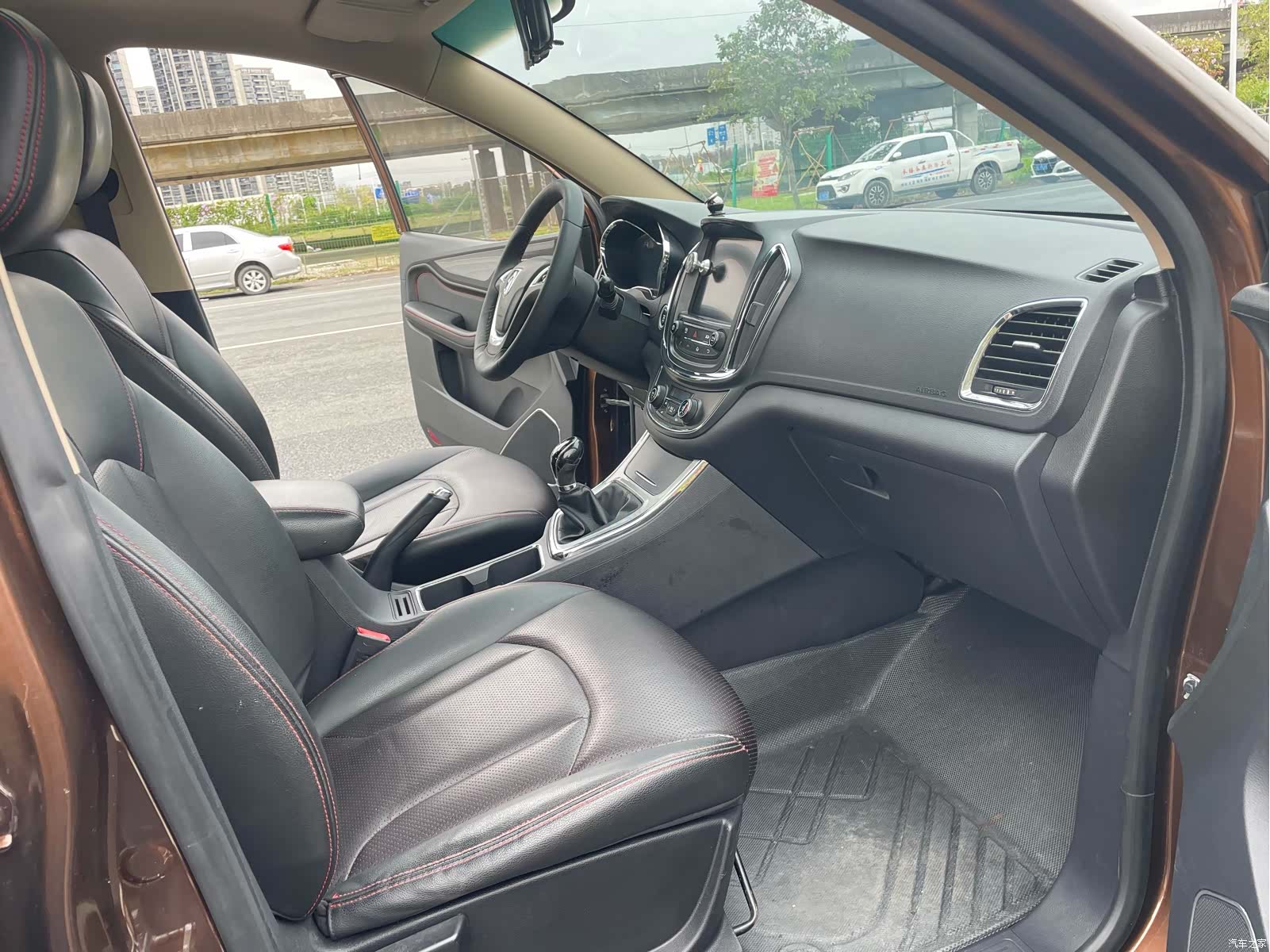 Wuling 560, 2016 26