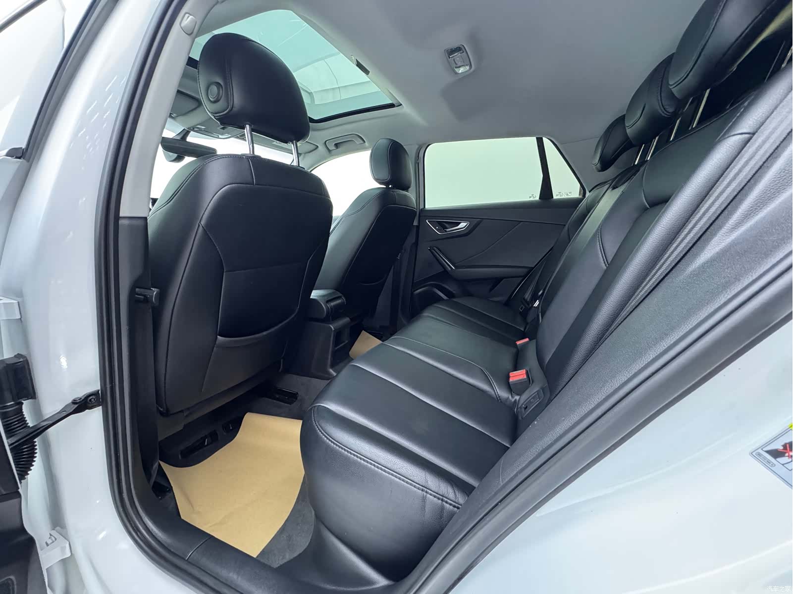 Audi Q2L, 2019 11