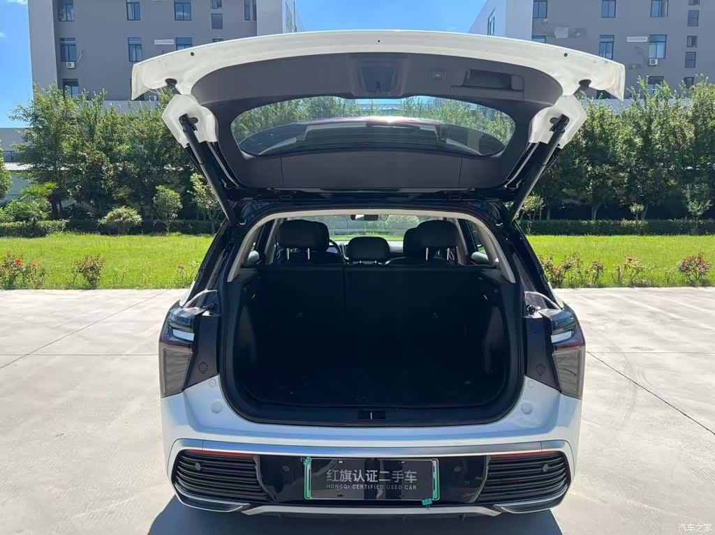 Hongqi HS3, 2025 8