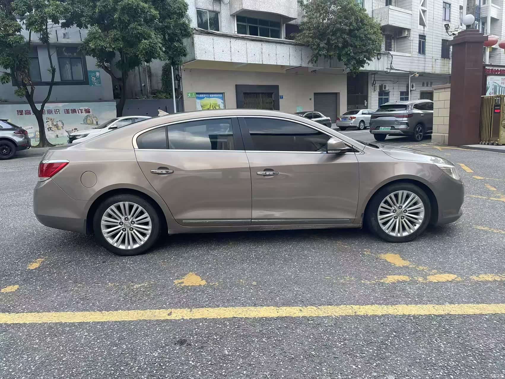 Buick LaCrosse, 2011 4