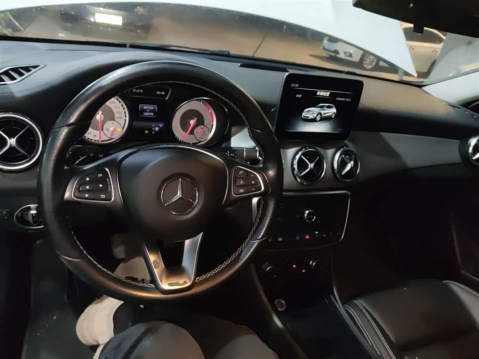 Mercedes-Benz GLA