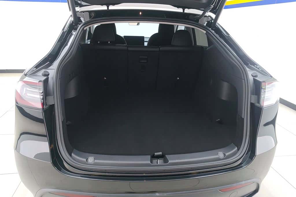 Tesla Model Y, 2024 4