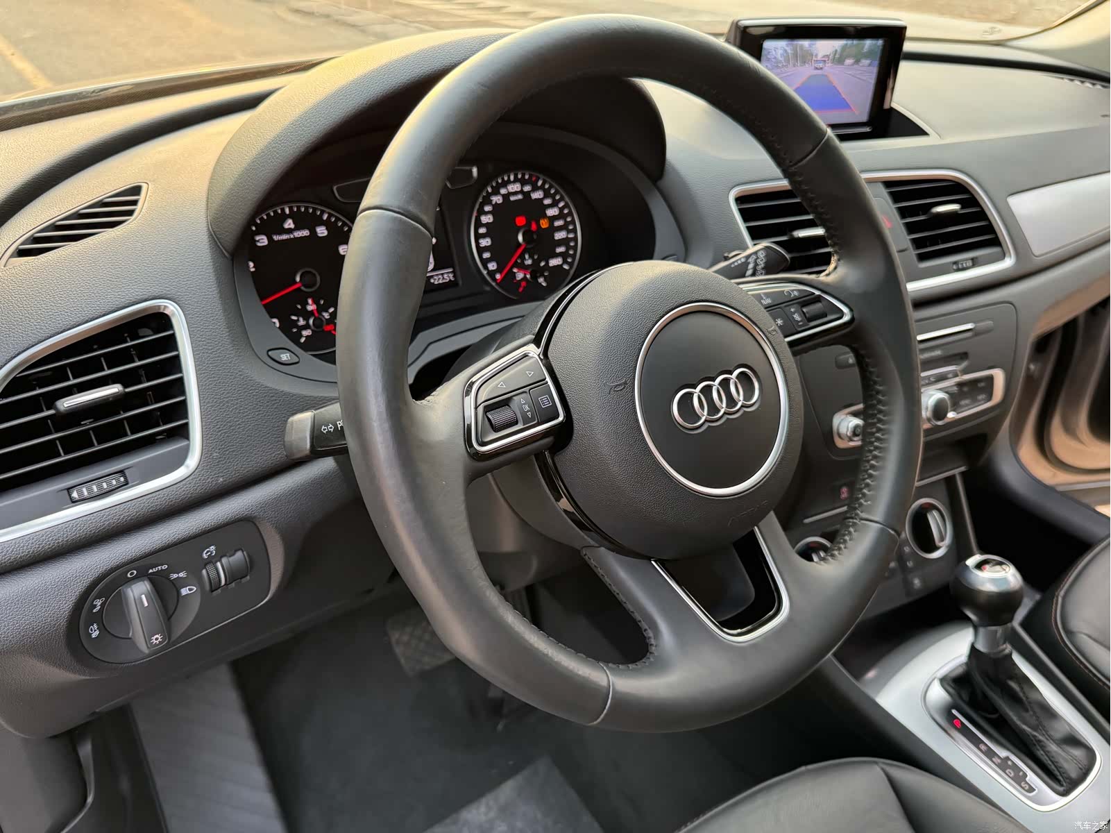 Audi Q3, 2018 11
