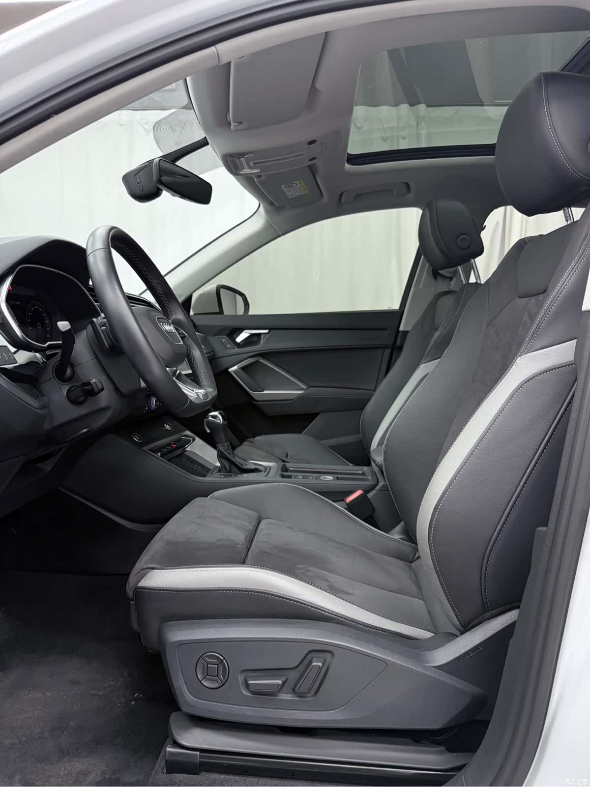 Audi Q3, 2022 10