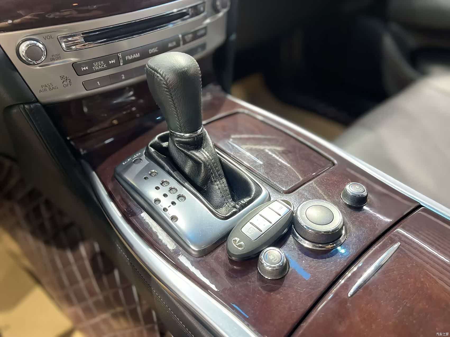 Infiniti Q70, 2014 14