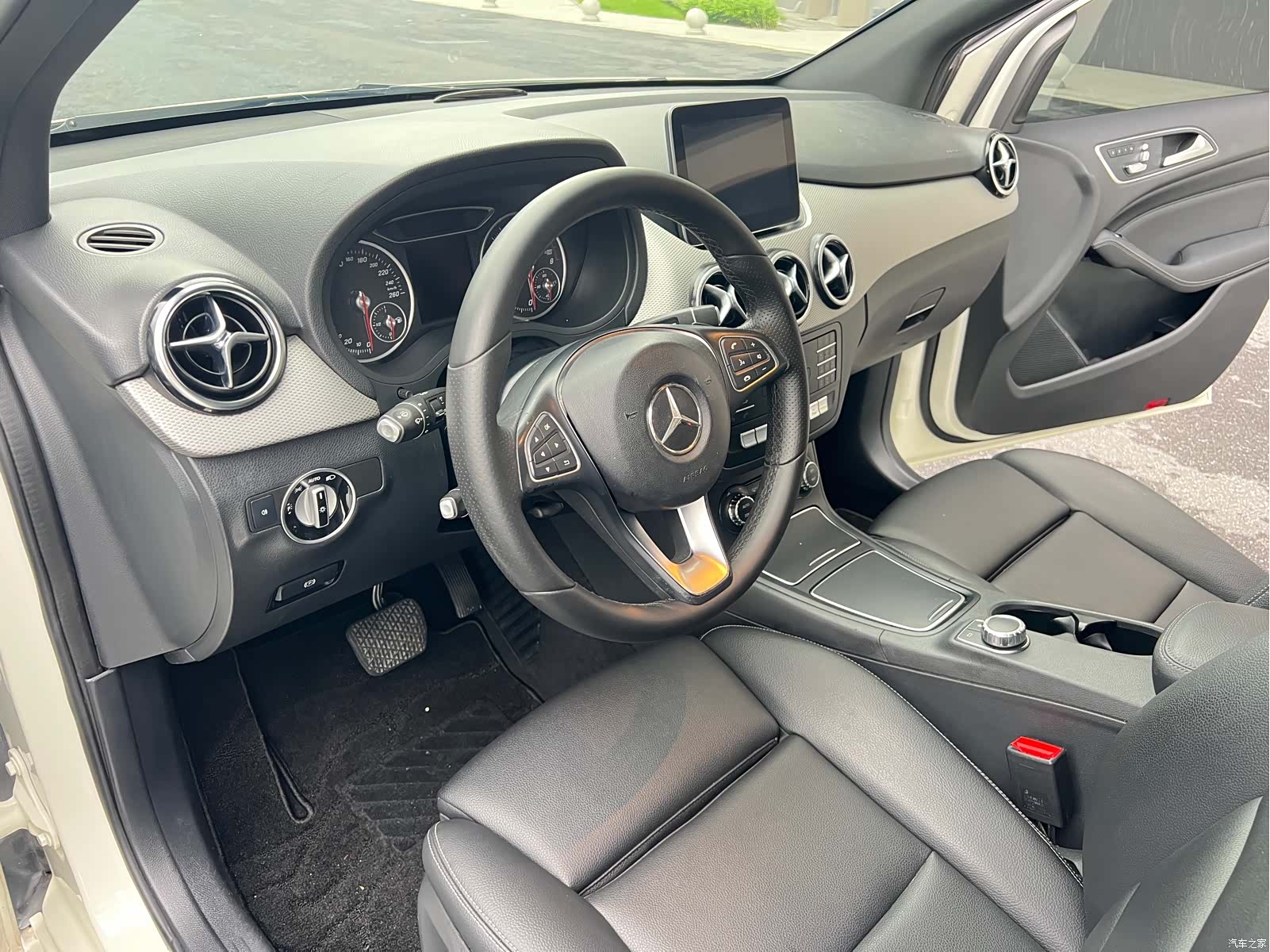 Mercedes-Benz B-Class, 2018 14