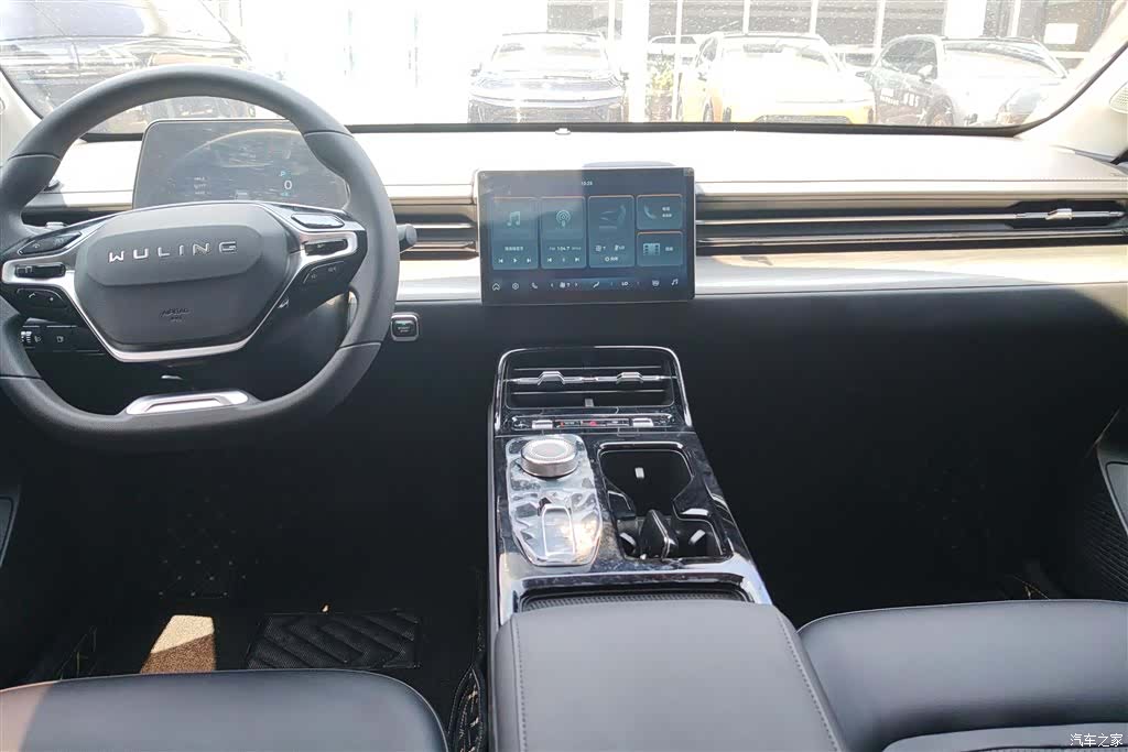 Wuling Starlight, 2025 13
