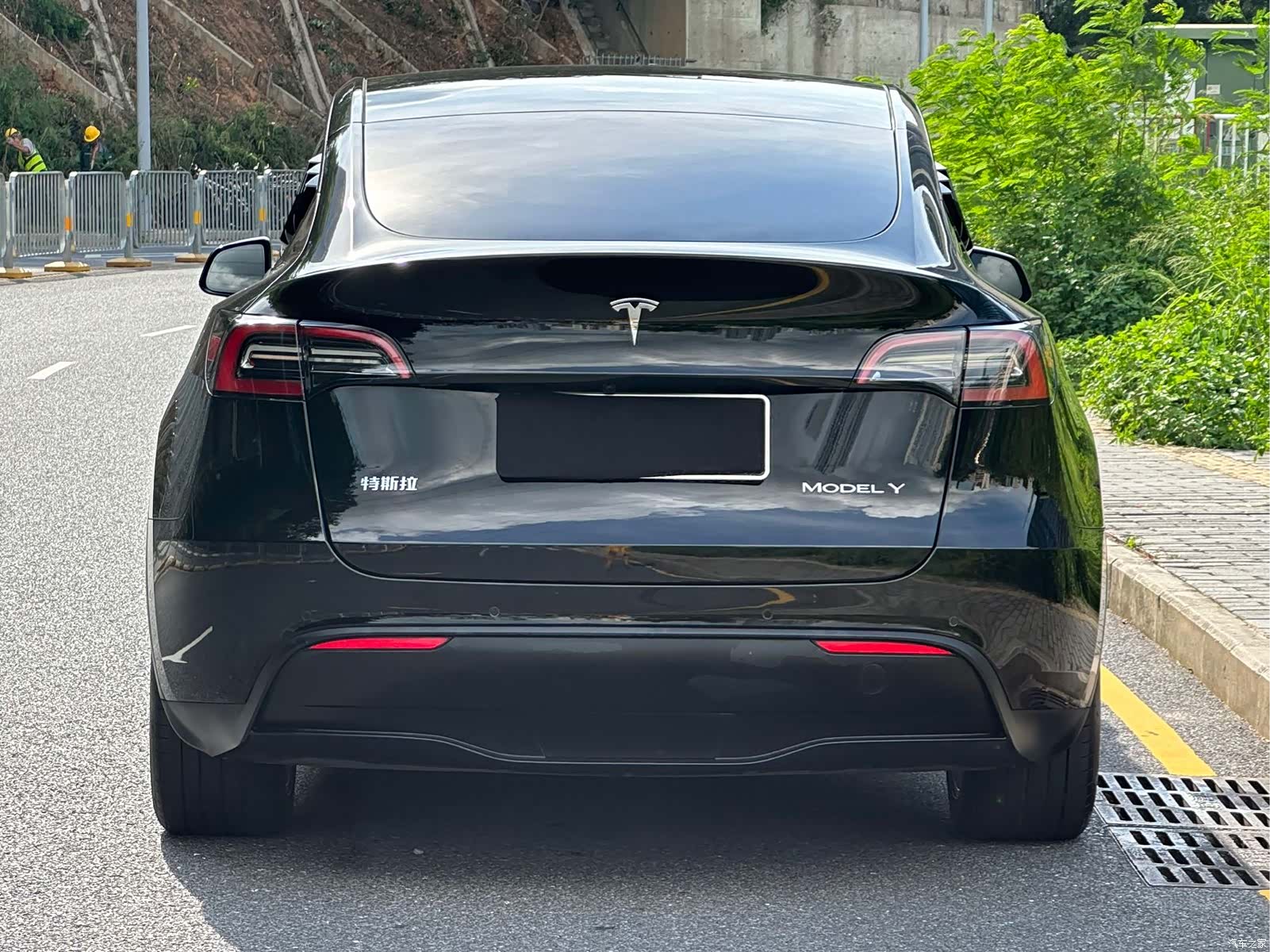 Tesla Model Y, 2023 16