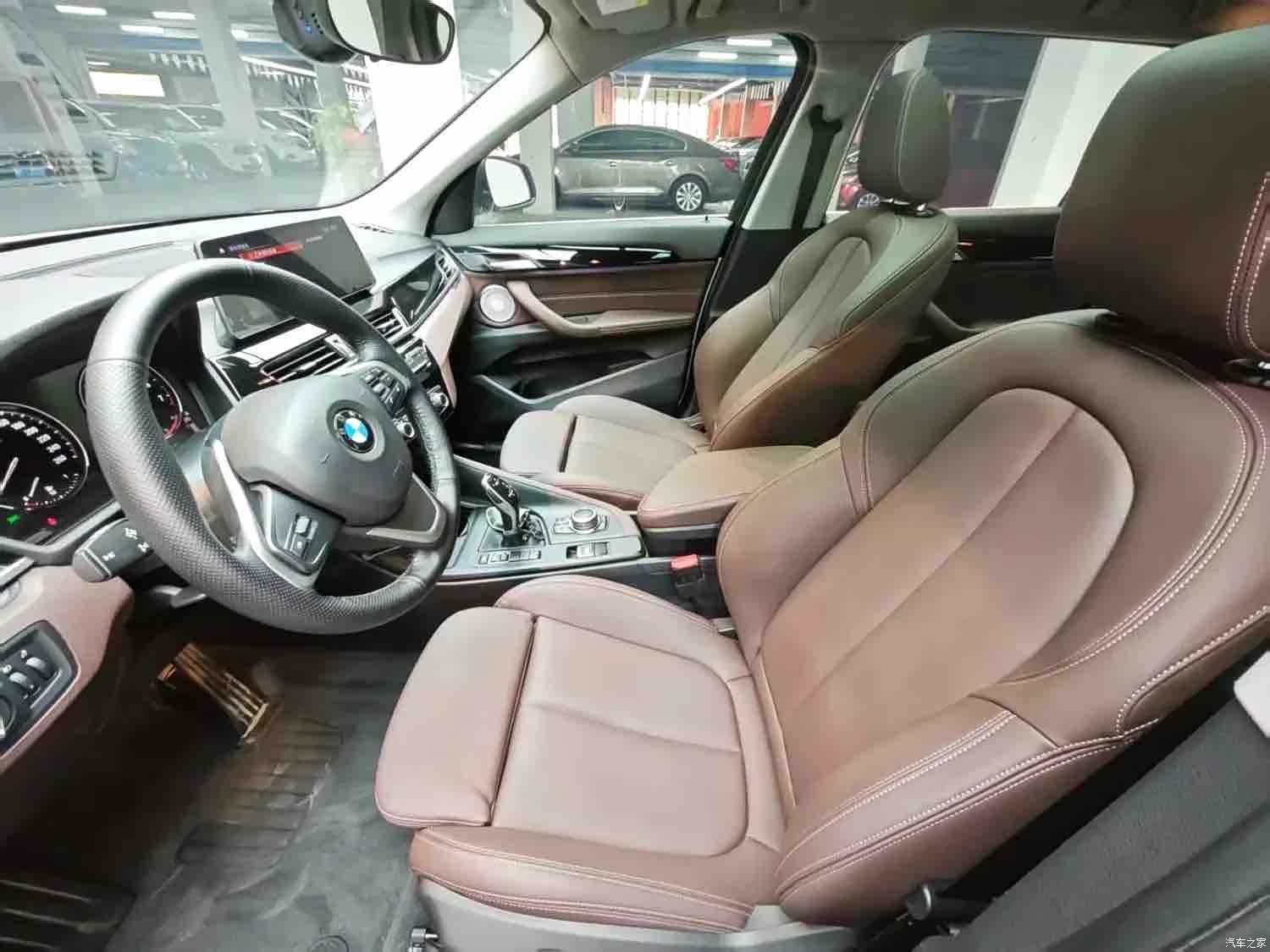 BMW X1, 2022 все фото