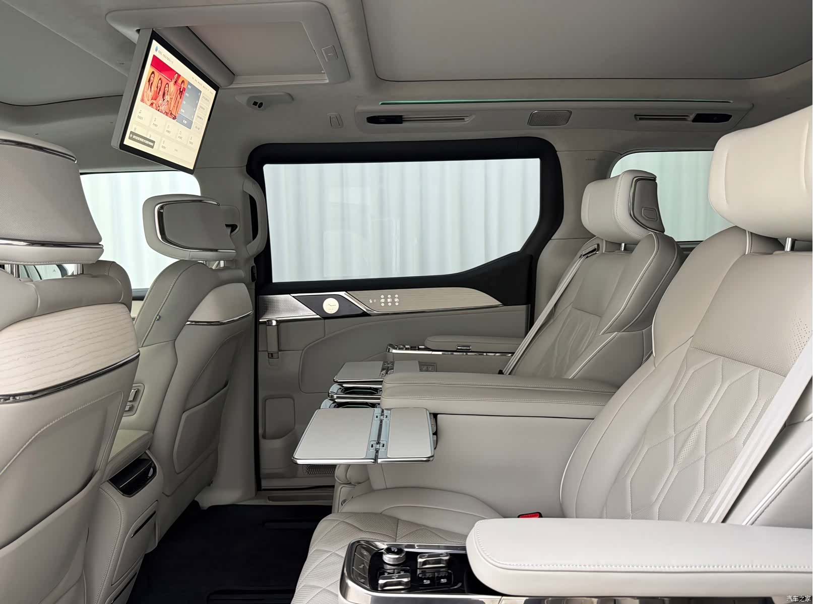 Volvo EM90, 2024 8