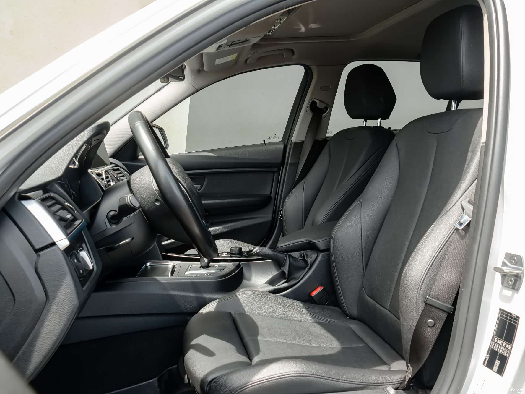 BMW 3 Series, 2018 все фото