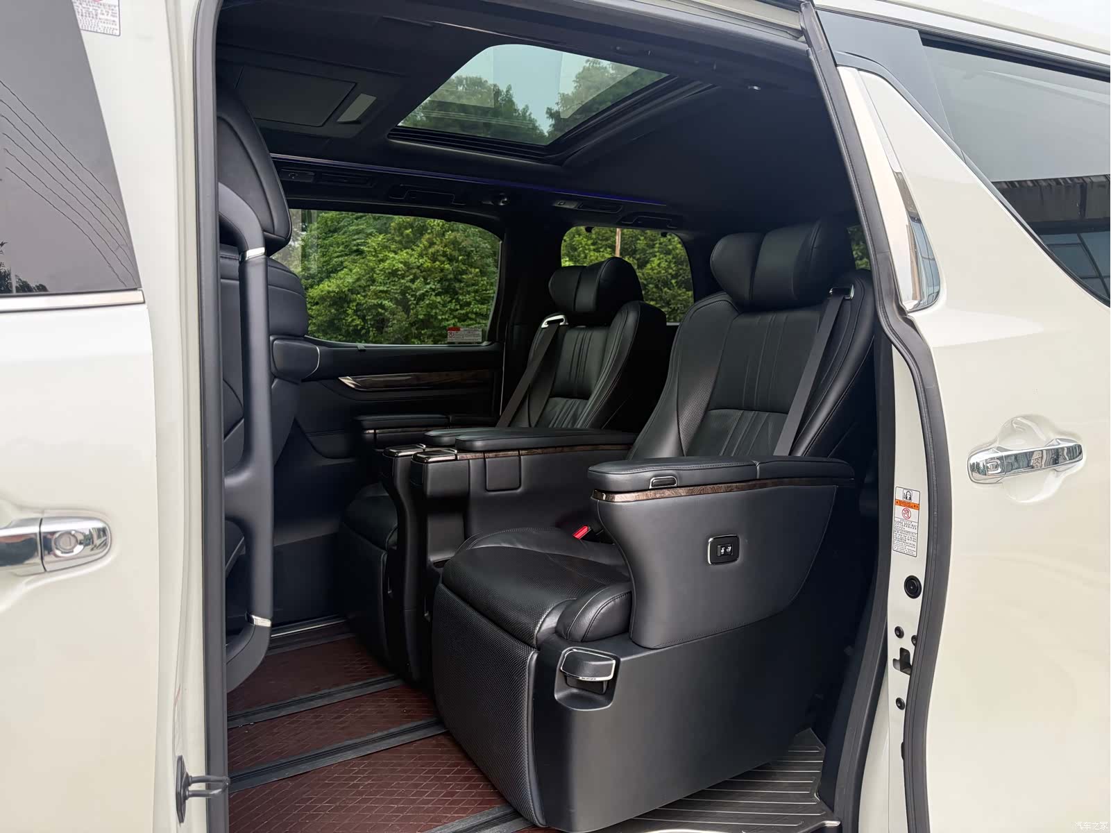 Toyota Alphard, 2018 9
