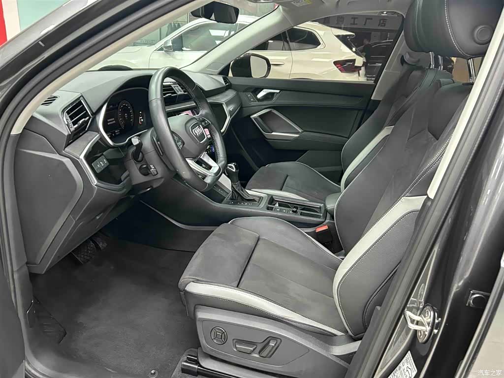 Audi Q3, 2022 11