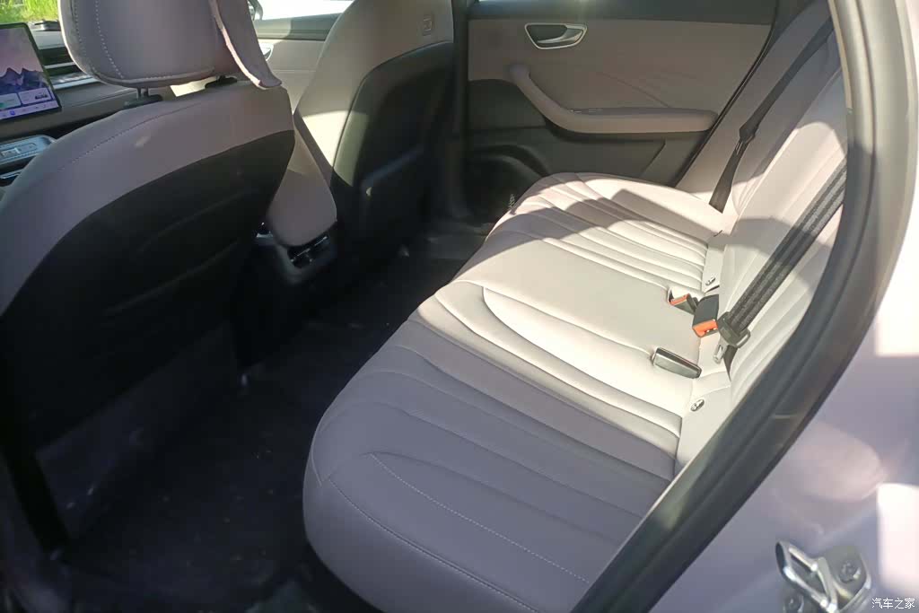 Roewe M7, 2025 11