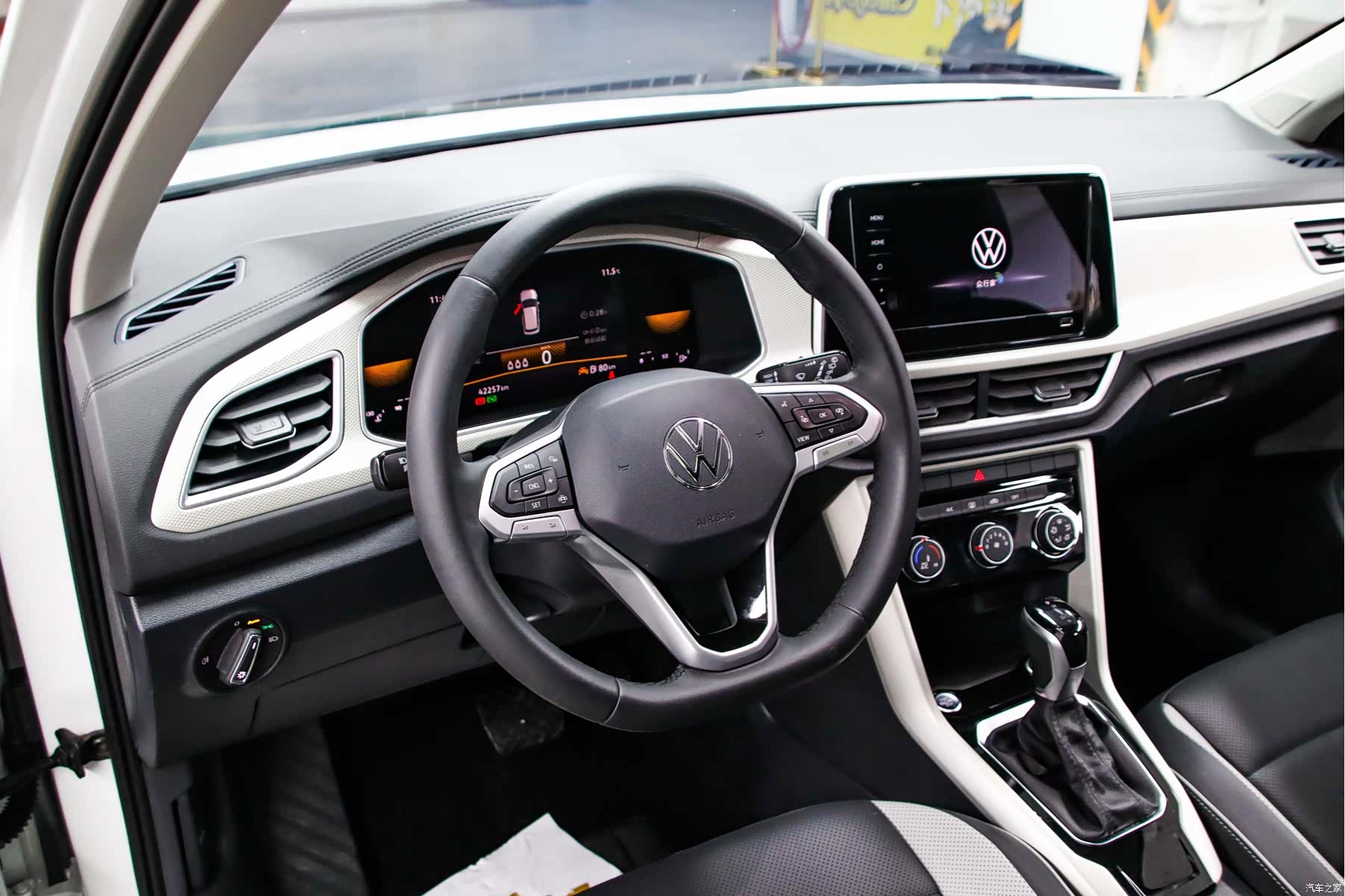 Volkswagen T-ROC, 2023 все фото
