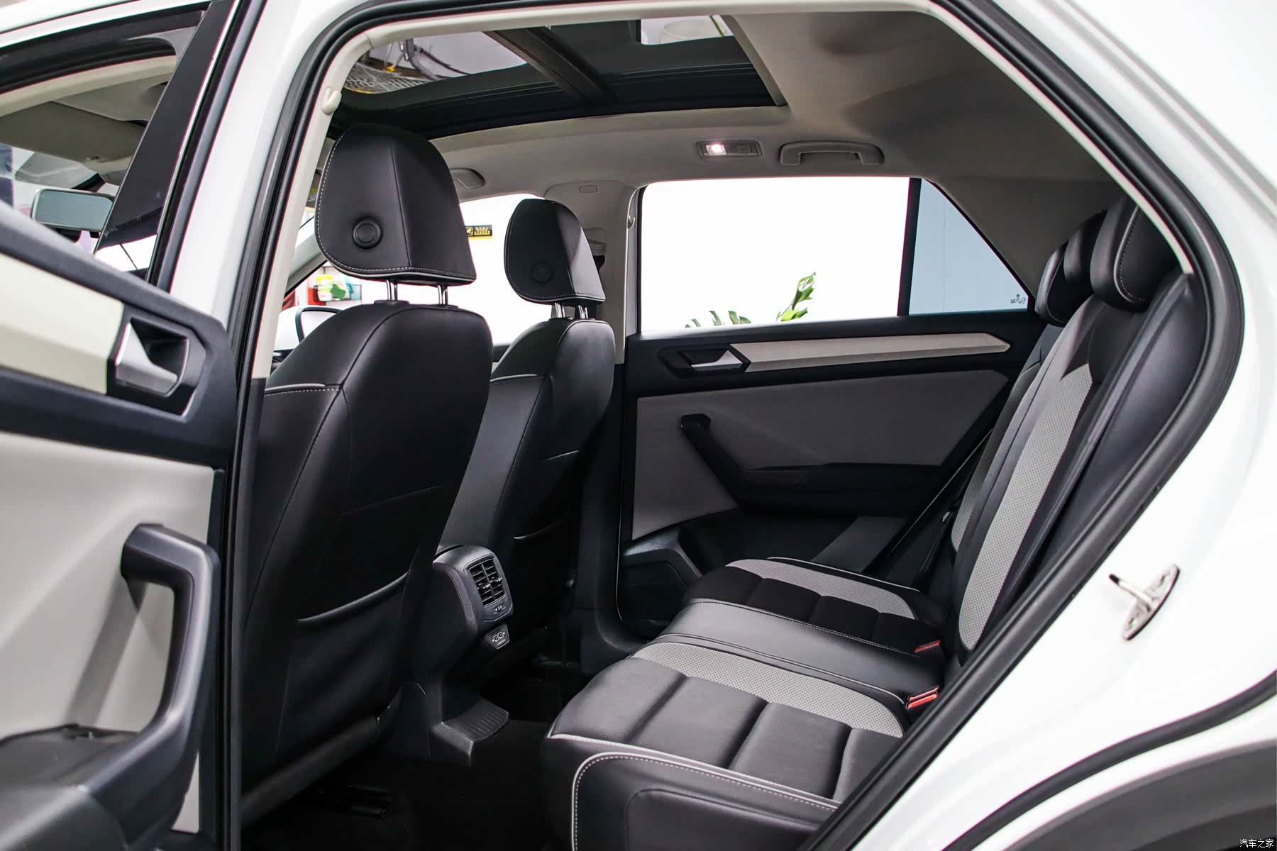 Volkswagen T-ROC, 2023 15