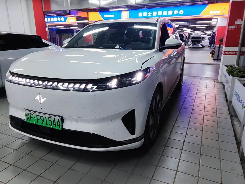 Dongfeng eπ008