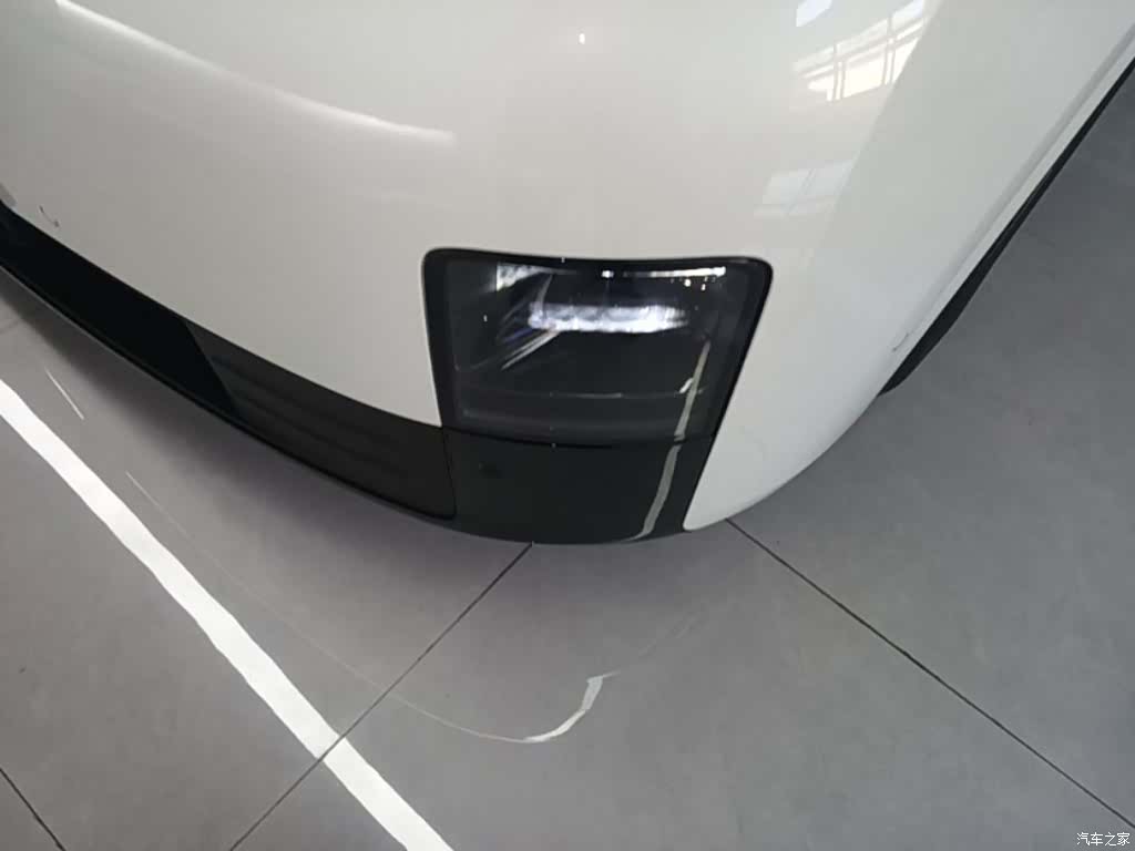 Li Auto MEGA, 2025 24