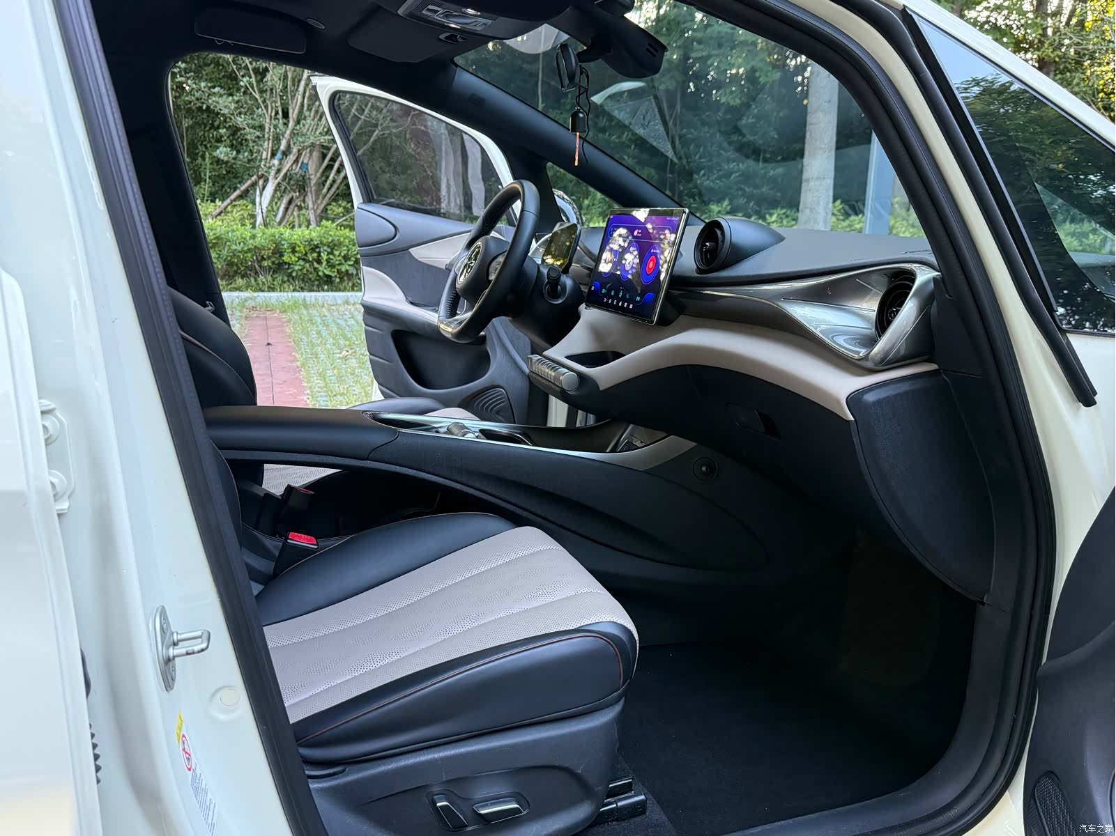BYD Dolphin, 2023 13