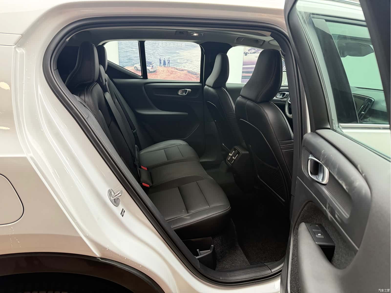Volvo XC40, 2025 10