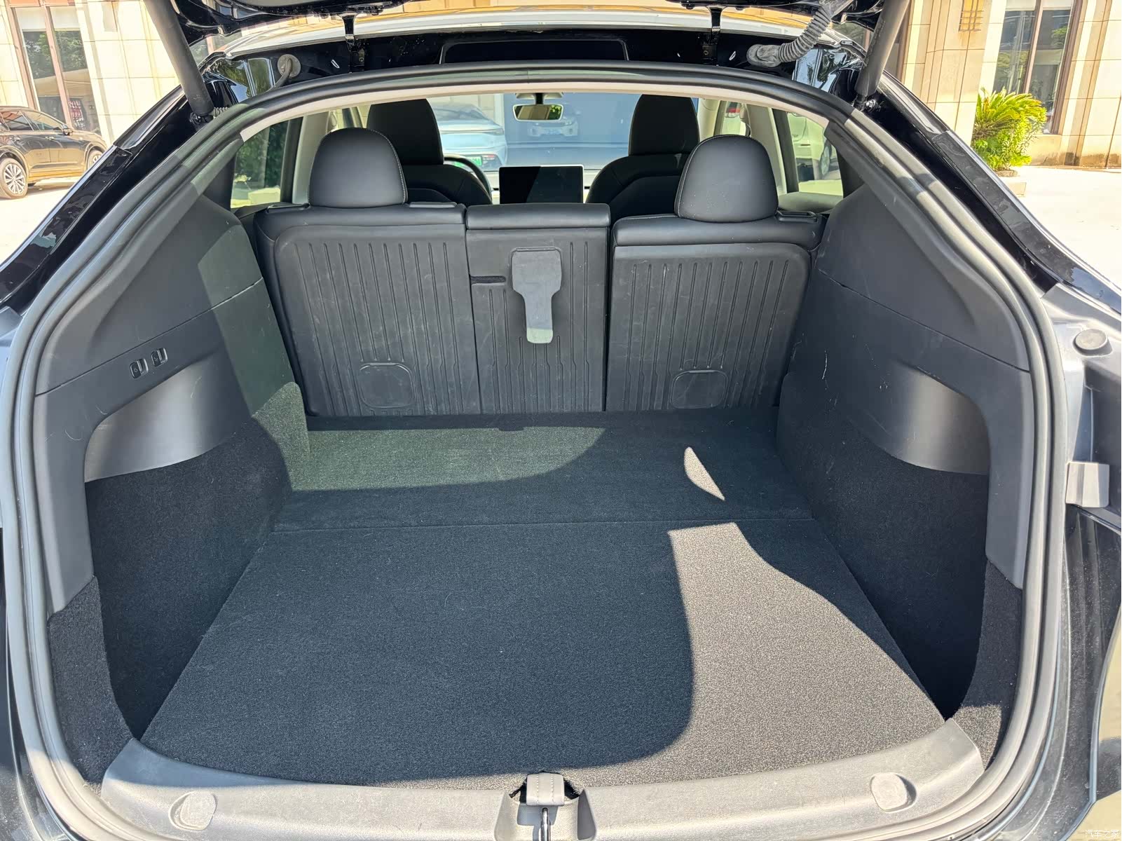 Tesla Model Y, 2023 10