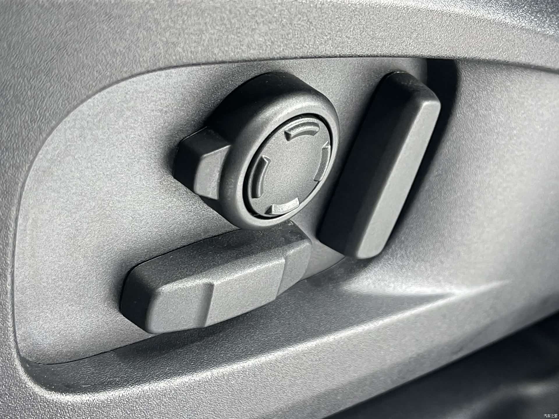 Land Rover Defender, 2024 15