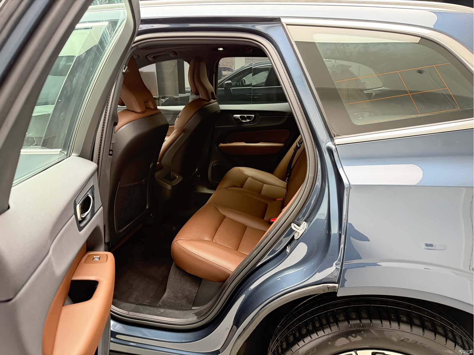 Volvo XC60, 2025 12