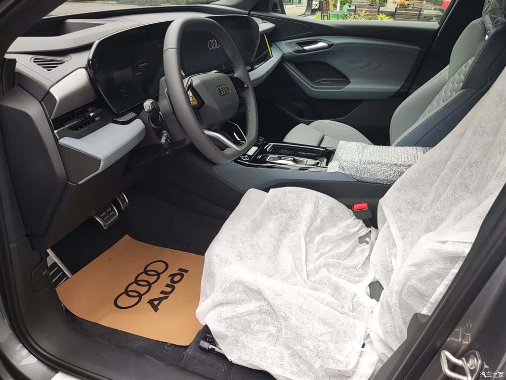 Audi e-tron, 2026 все фото
