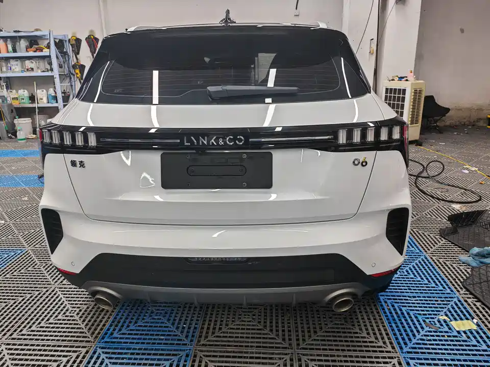 Lynk & Co 06