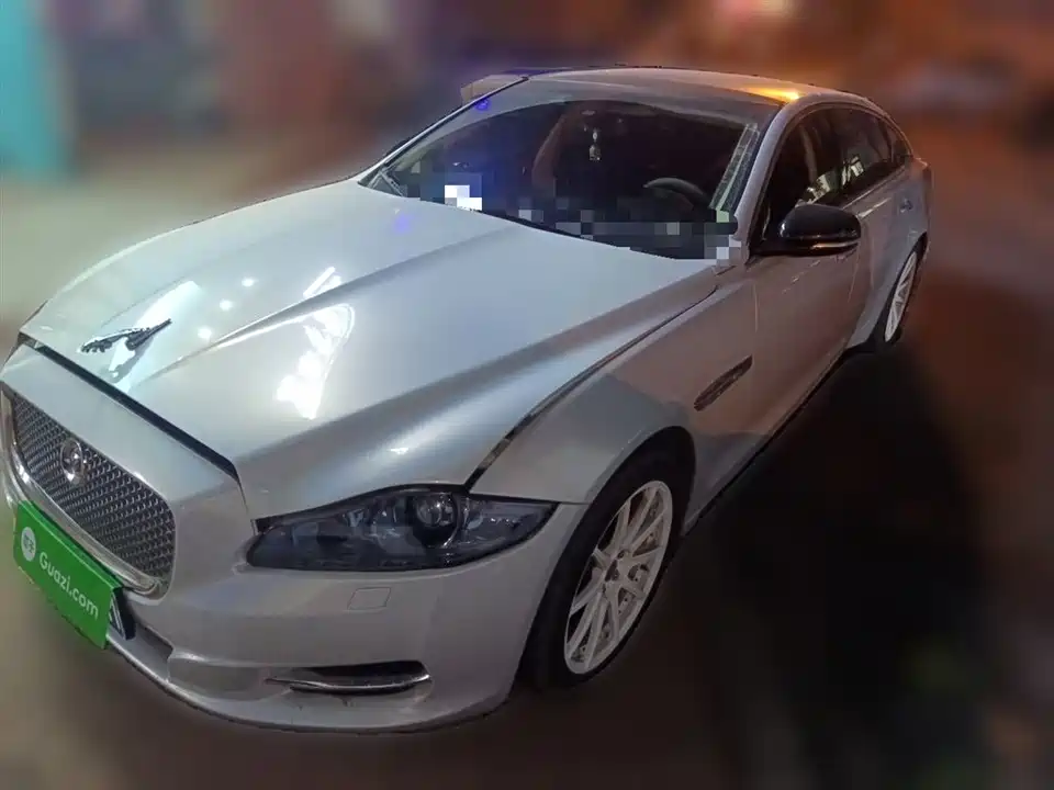 Jaguar XJ
