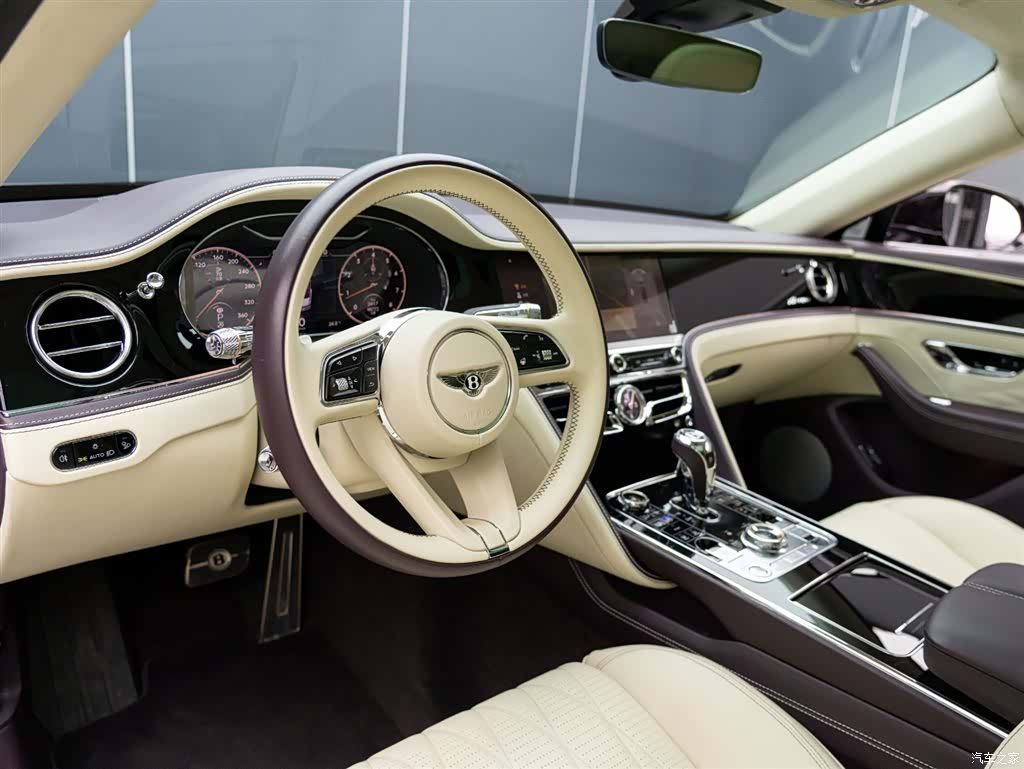 Bentley Flying Spur, 2023 11