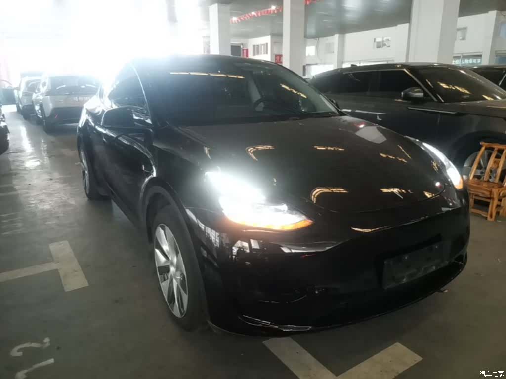 Tesla Model Y, 2023 4