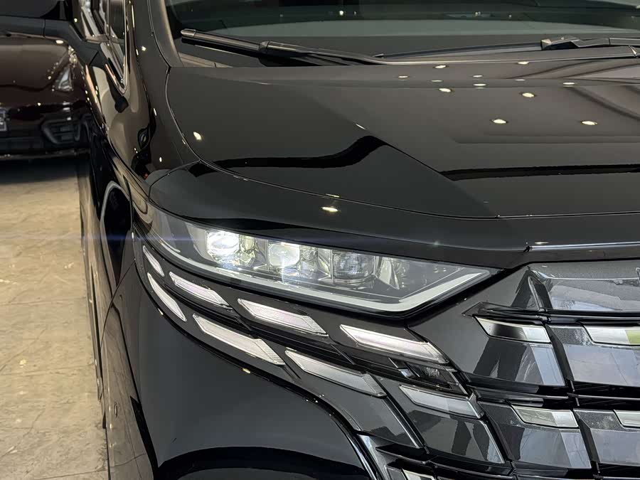 Toyota Alphard 2024, фото 3