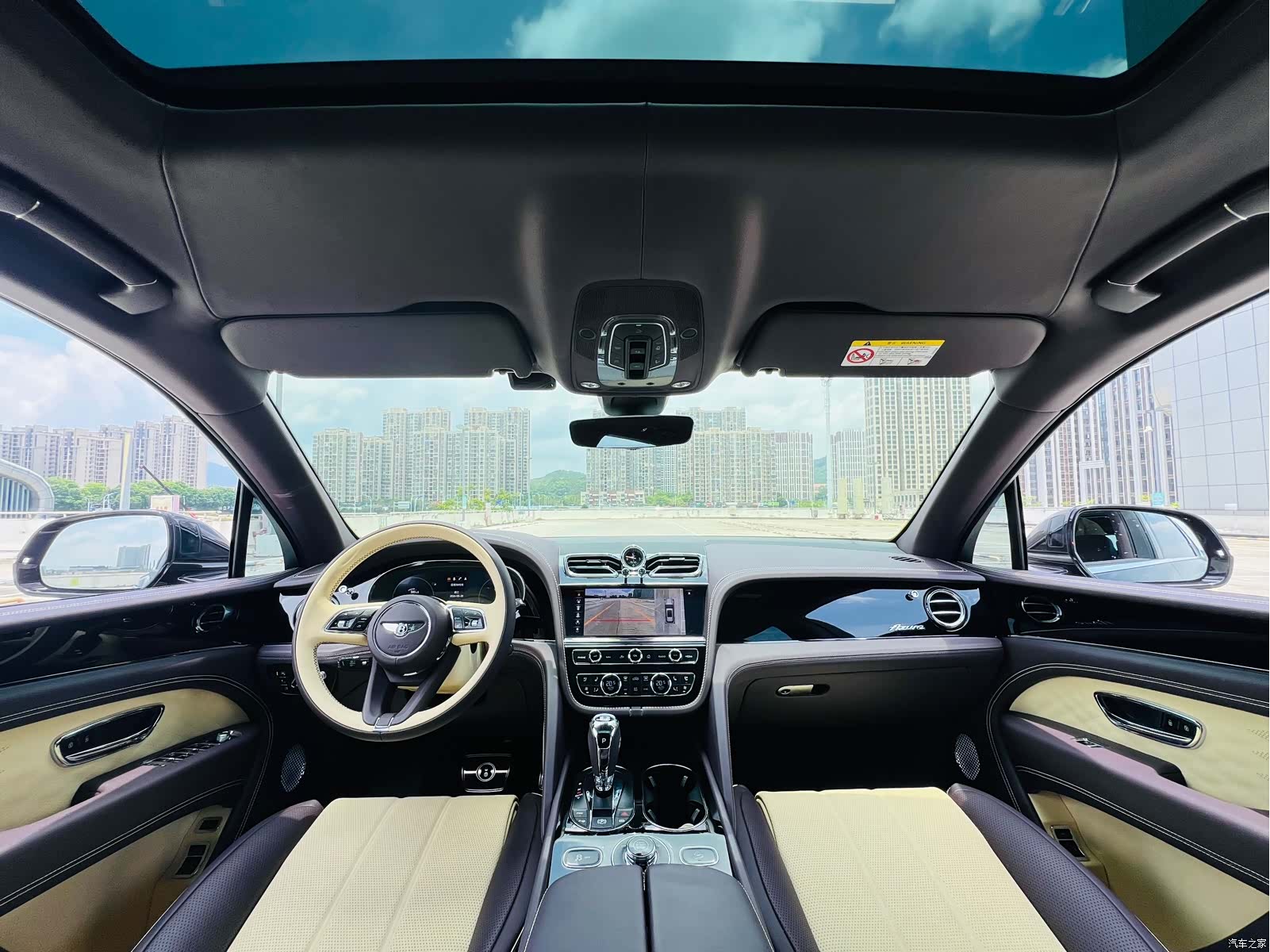 Bentley Bentayga, 2023 9