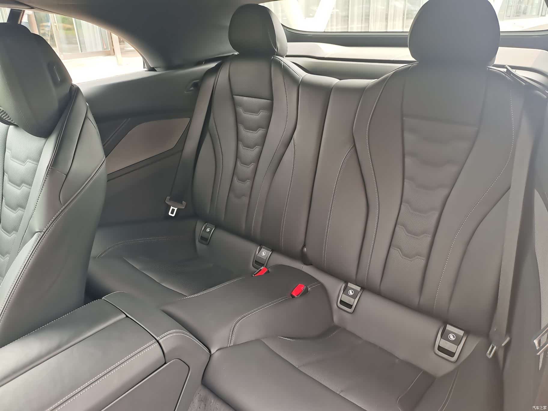 BMW 8 Series, 2025 17