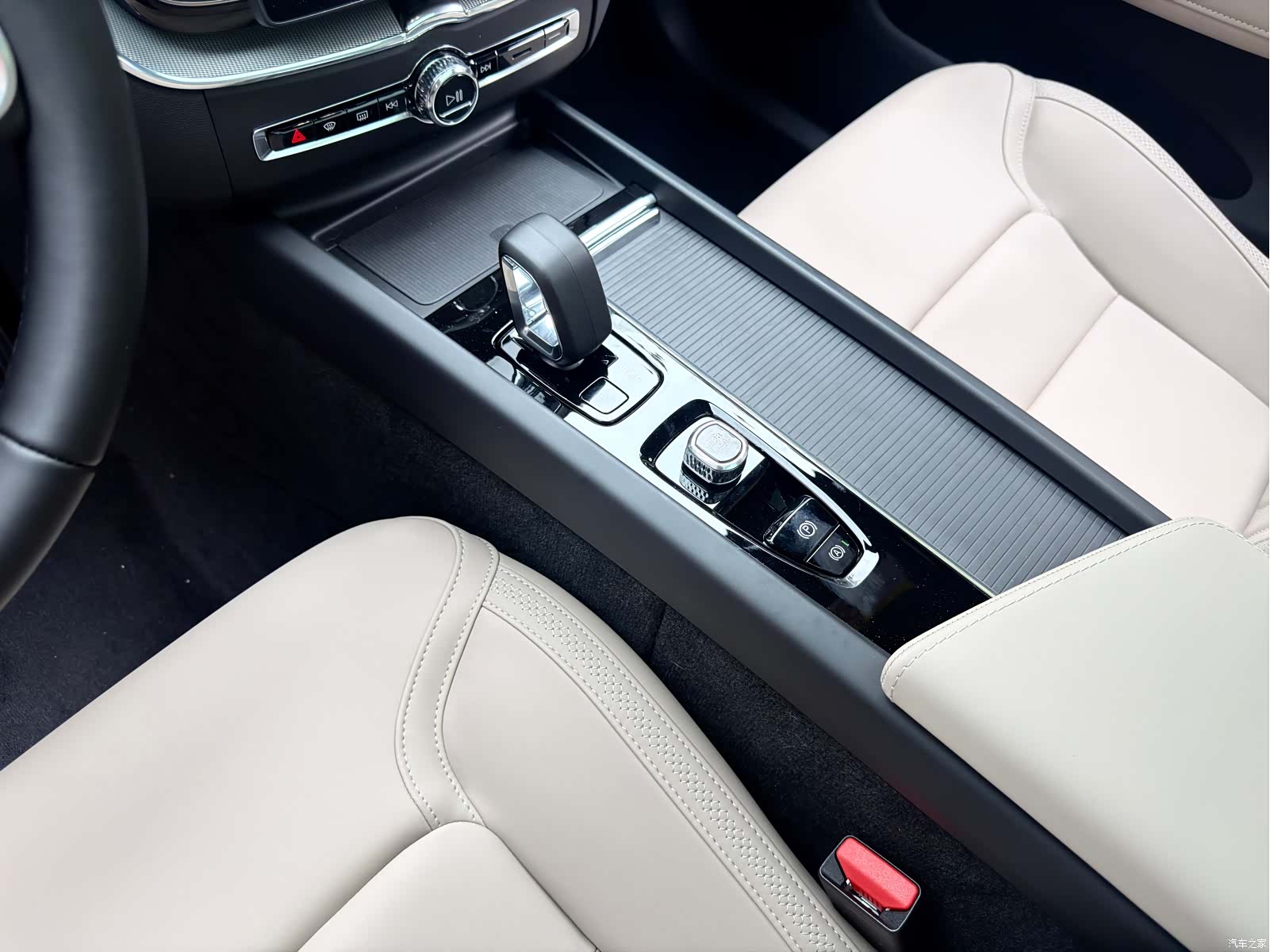 Volvo XC60, 2025 11