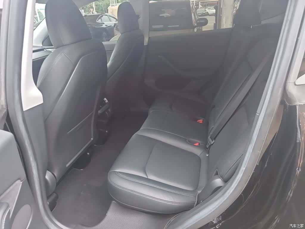 Tesla Model Y, 2022 13
