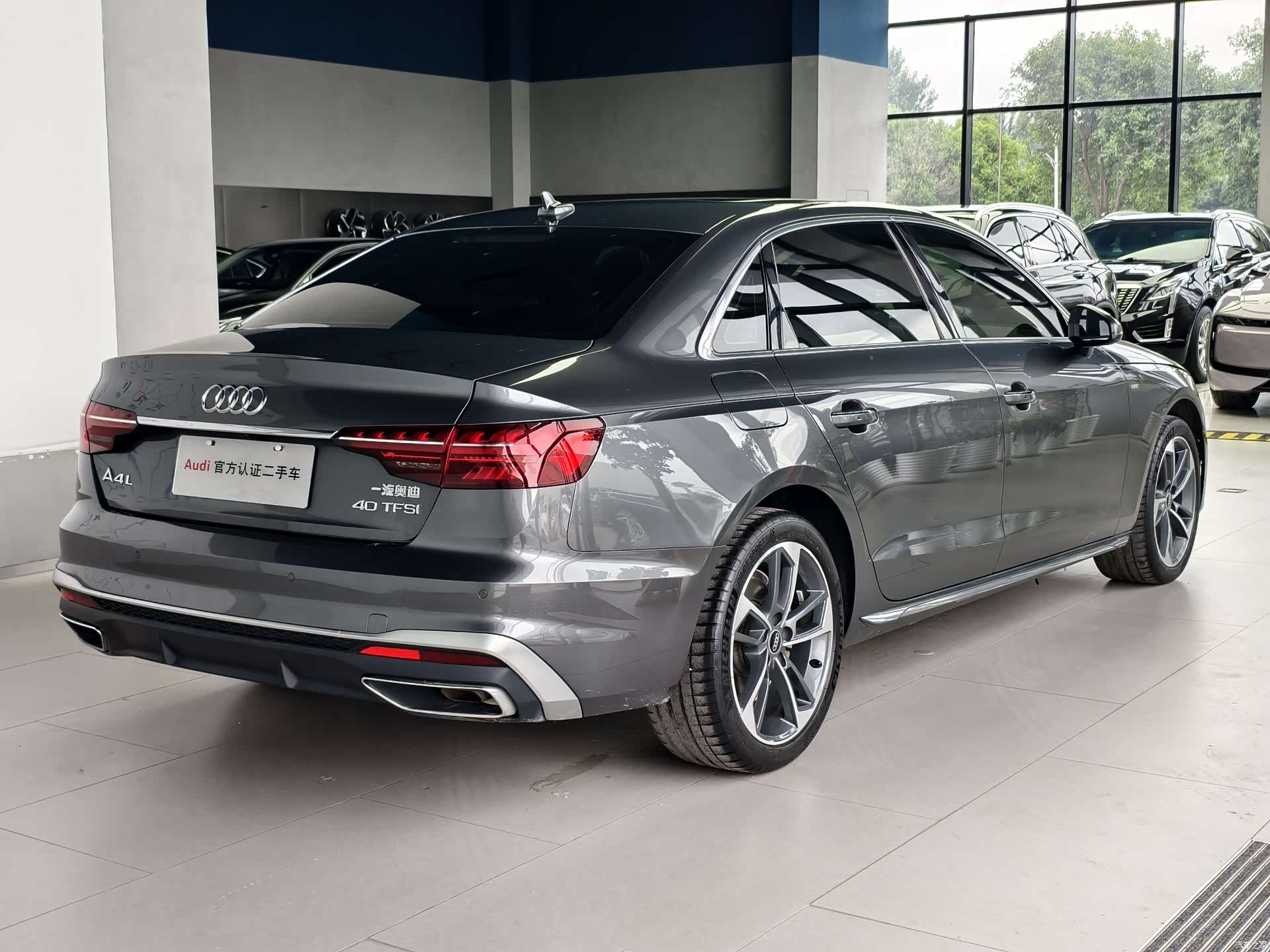 Audi A4L, 2022 все фото