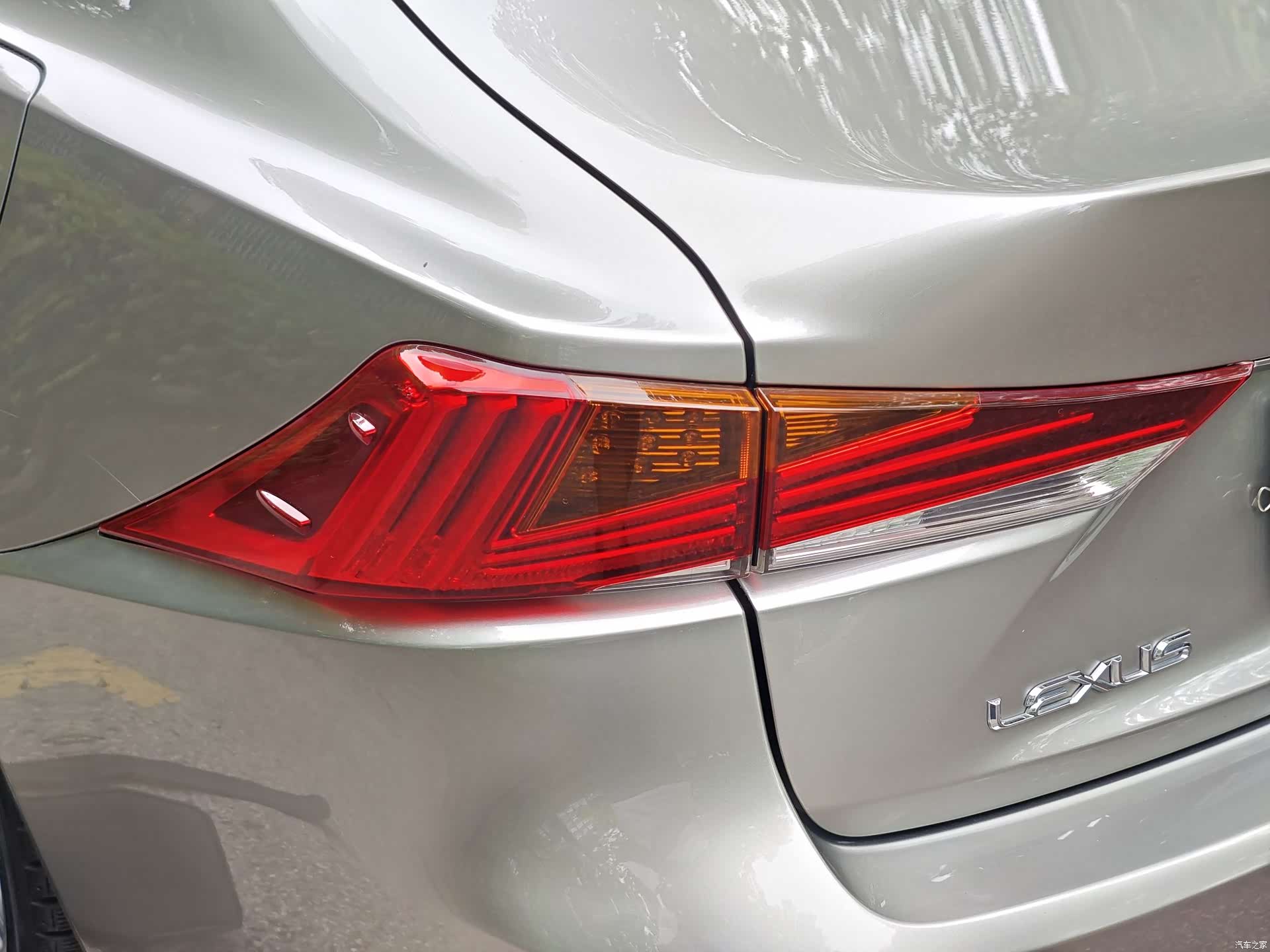 Lexus IS, 2019 16