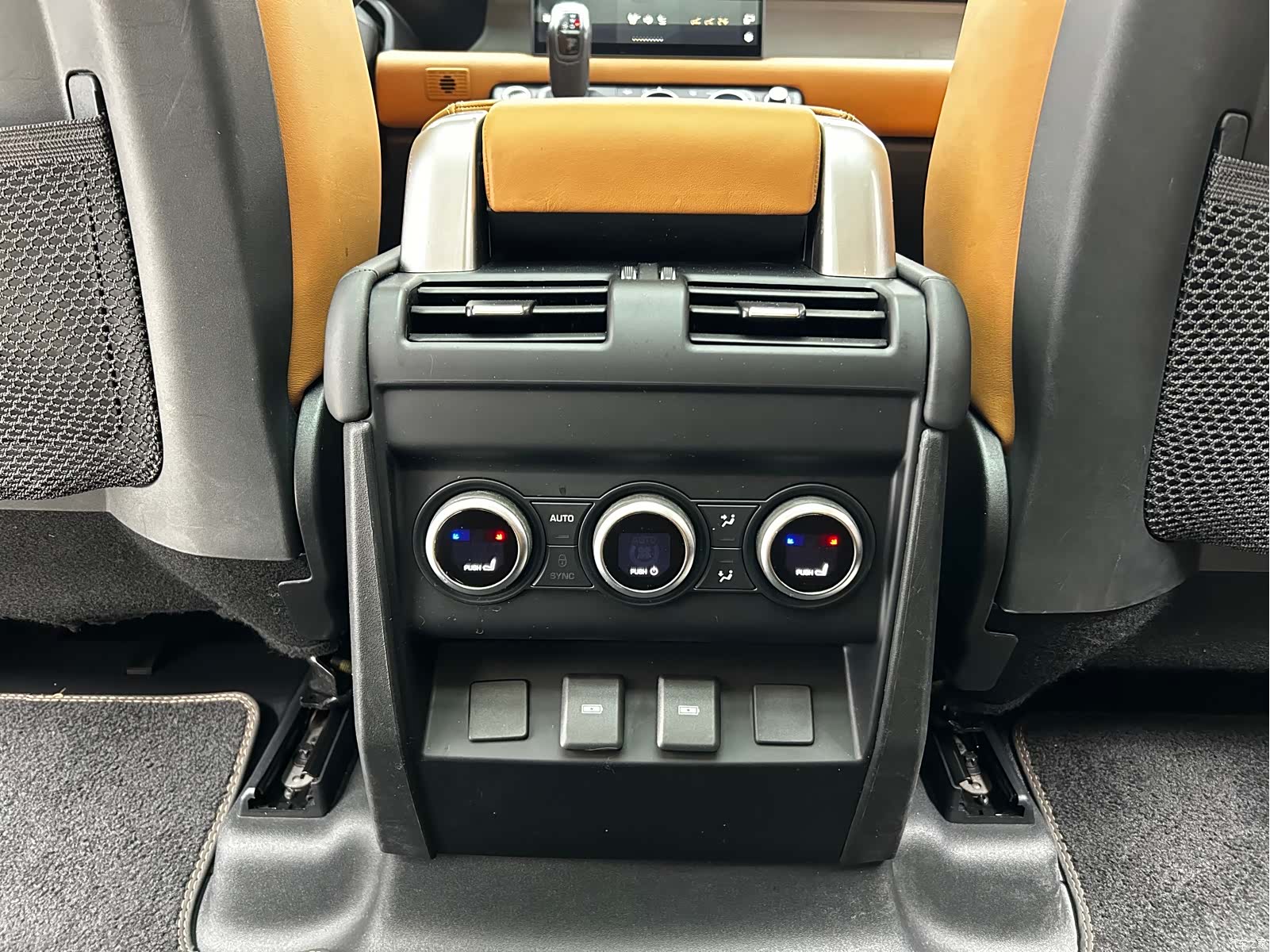Land Rover Defender, 2024 19