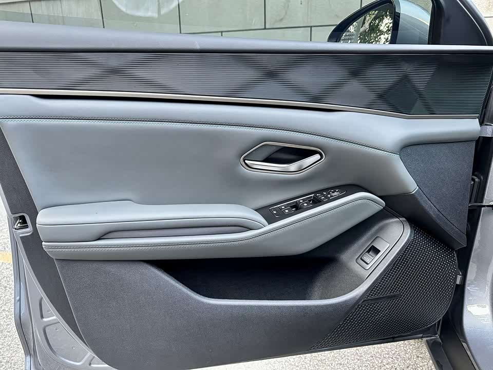 BYD Qin L