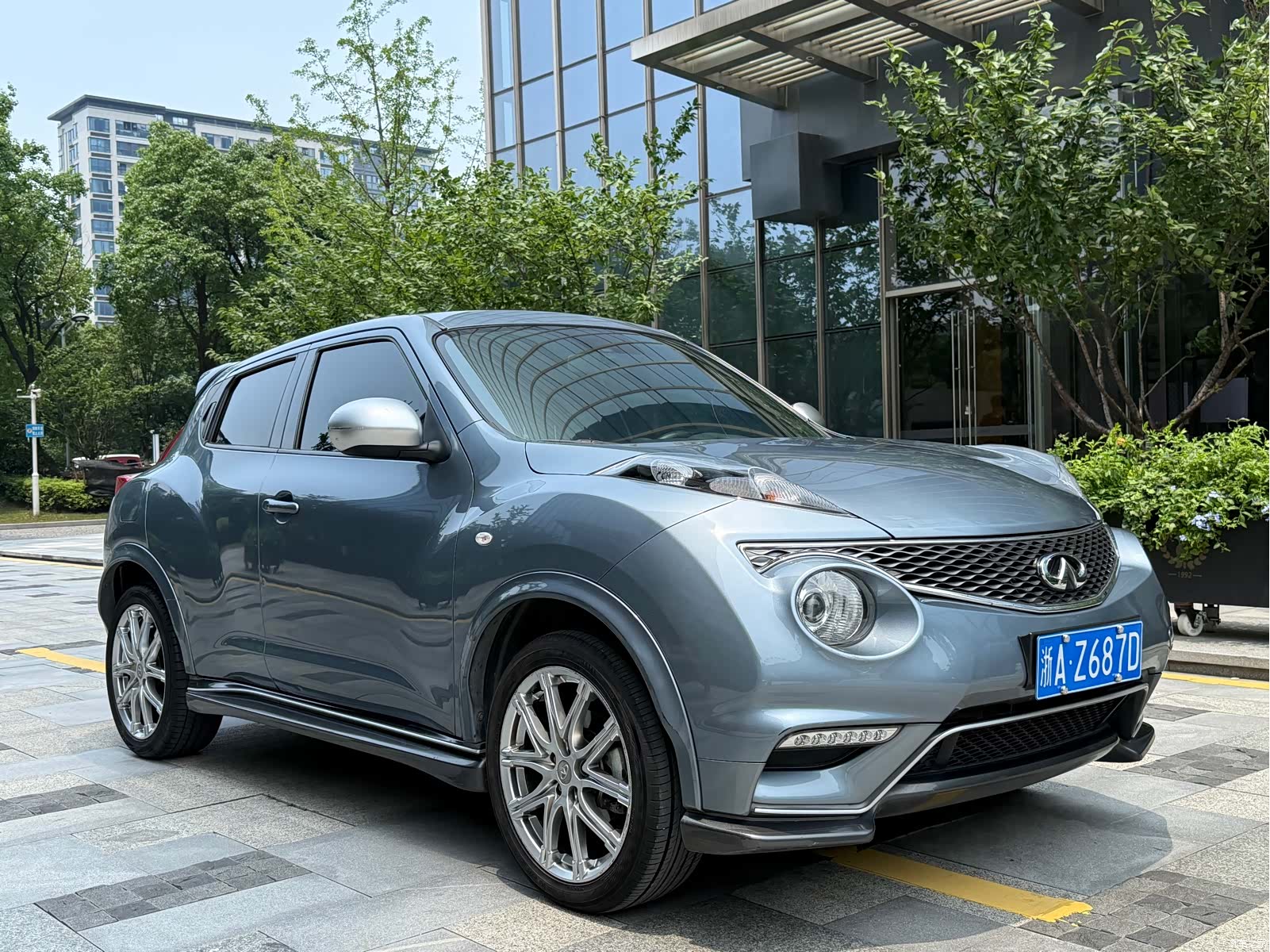 Infiniti ESQ, 2015 3