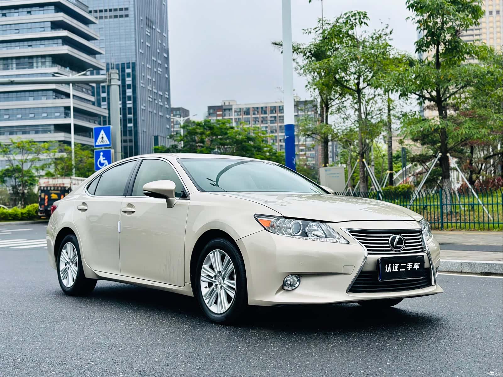 Lexus ES, 2014 3