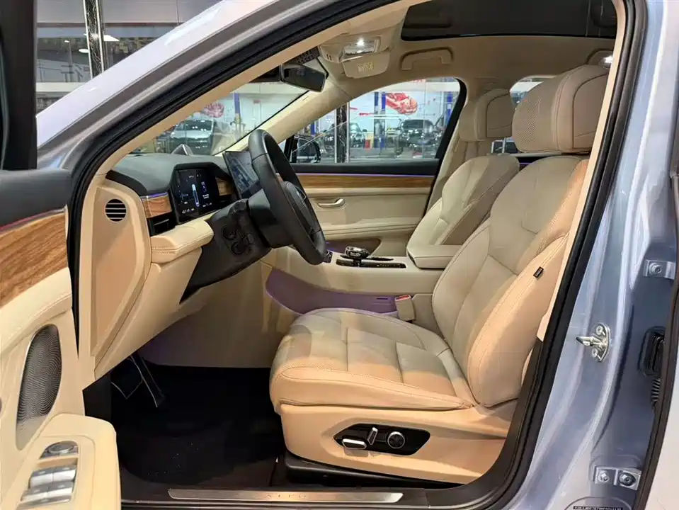 AITO Ask the world M5