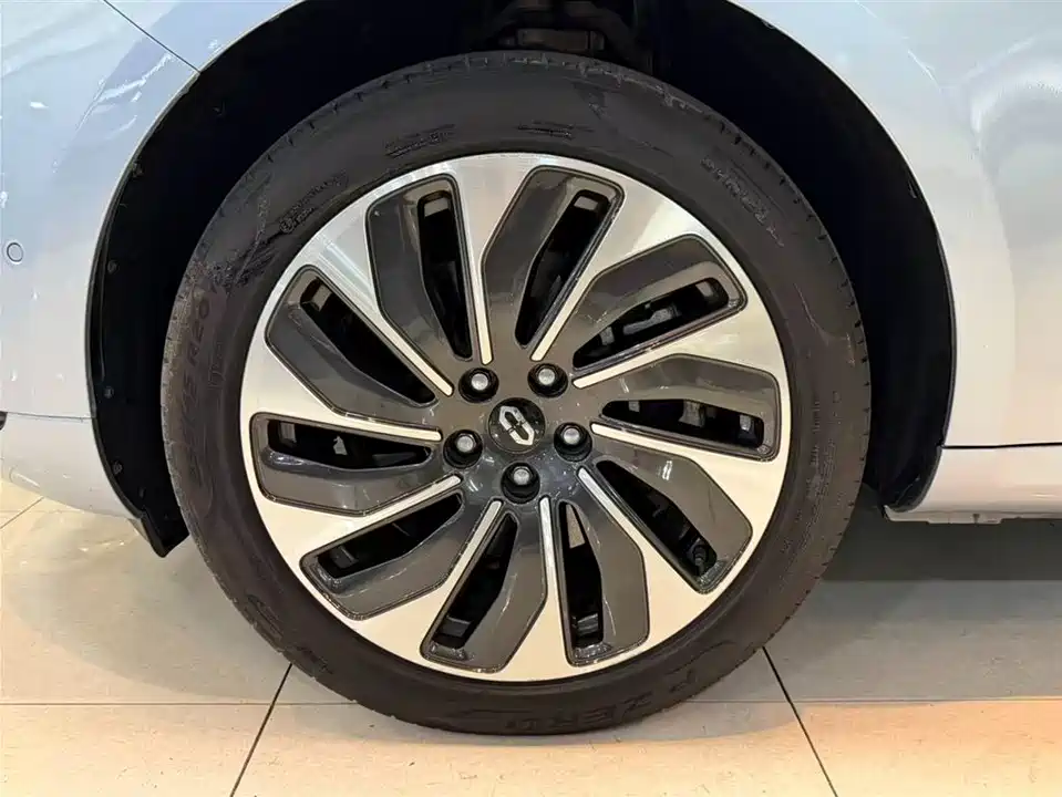 AITO Ask the world M5