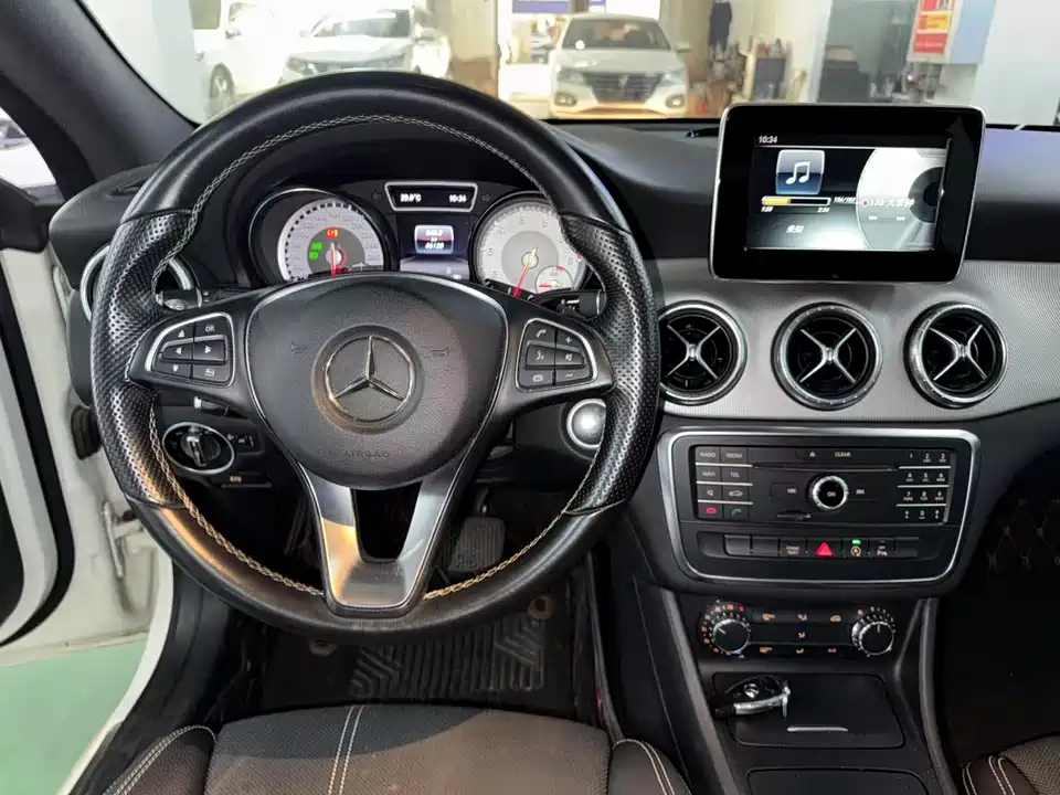 Mercedes-Benz CLA