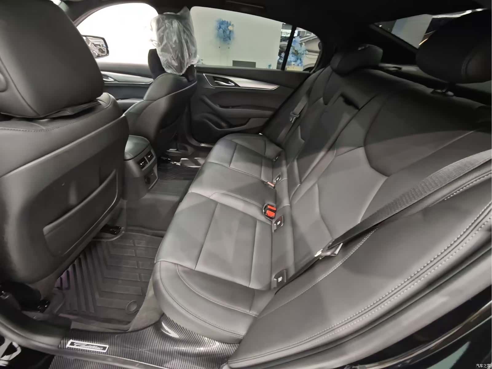 Cadillac CT5, 2026 все фото